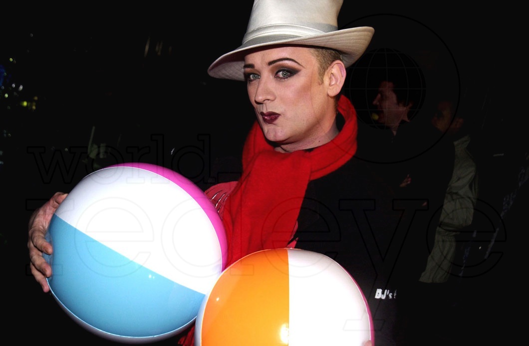 BOY-GEORGE-&-BEACH-BALLS