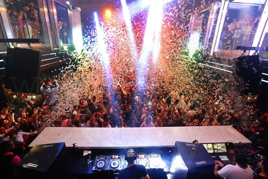 Calvin Harris at LIV