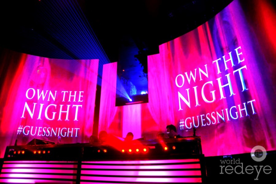 Guess night online set