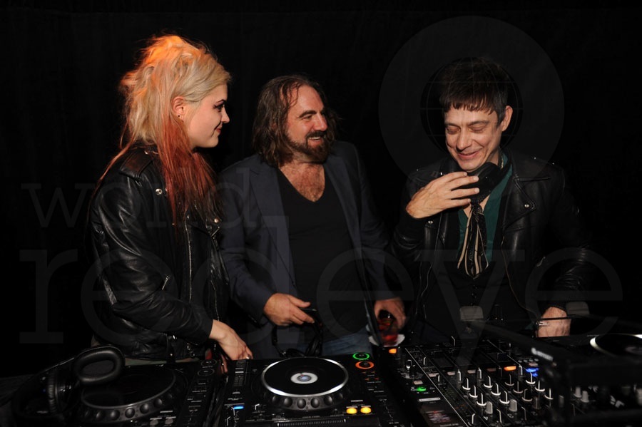 4-Alison-Mosshart-ARTHUR-BAKER-Jamie-HinceOF-THE-KILLS