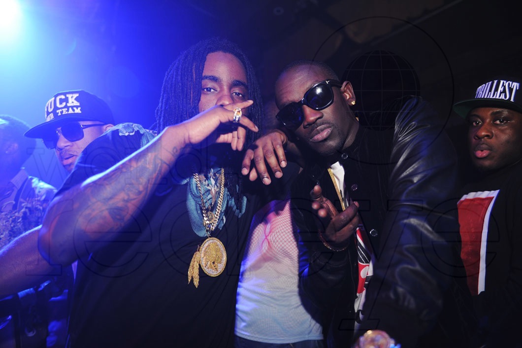 _13-WALE-&-Friend