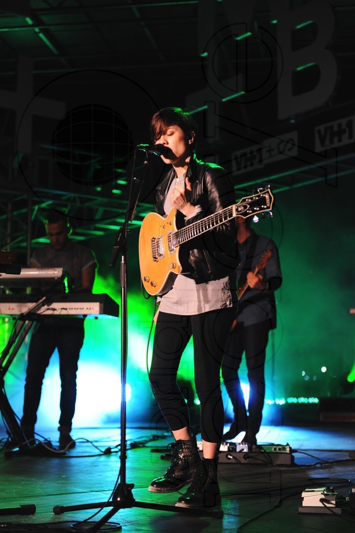 _26-Tegan-&-Sarah---LIVE19