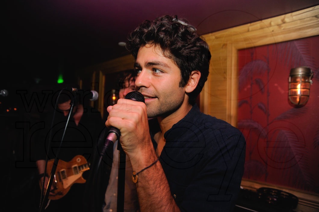 _9-Adrian-Grenier007