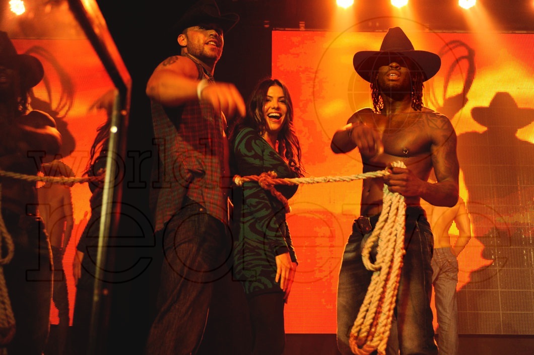 _2-Adriana-De-Moura-&-Chippendales4