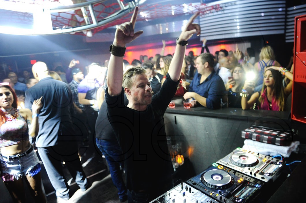 _22-Ferry-Corsten09