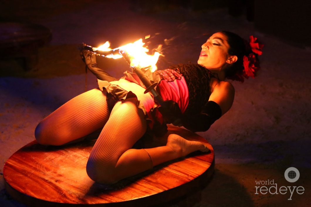 _4-Fire-Dancer-at-Nikki-Beach10