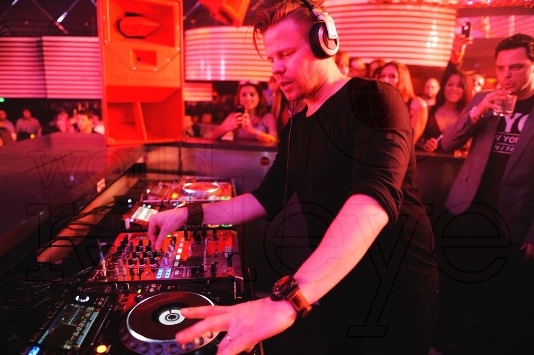 _42-Ferry-Corsten3