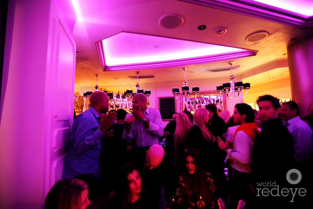 _5-Crowd-at-Villa-Azur-Restaurant-&-Lounge-1