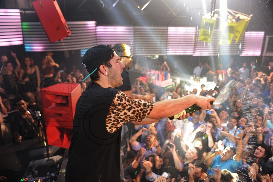 _6-Borgore-DJing11