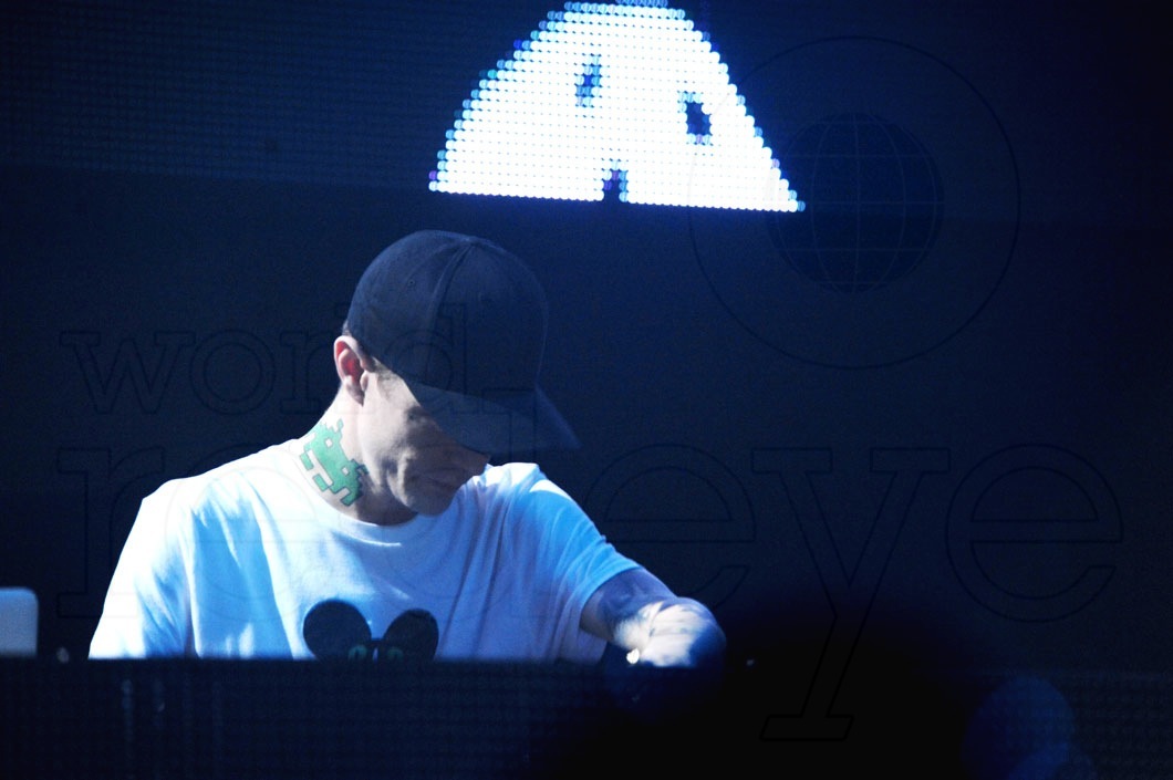 _6-Deadmau5-djing3