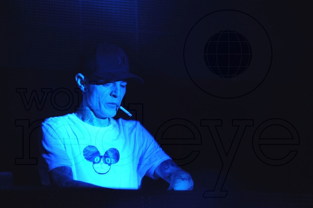 _7-Deadmau5-djing