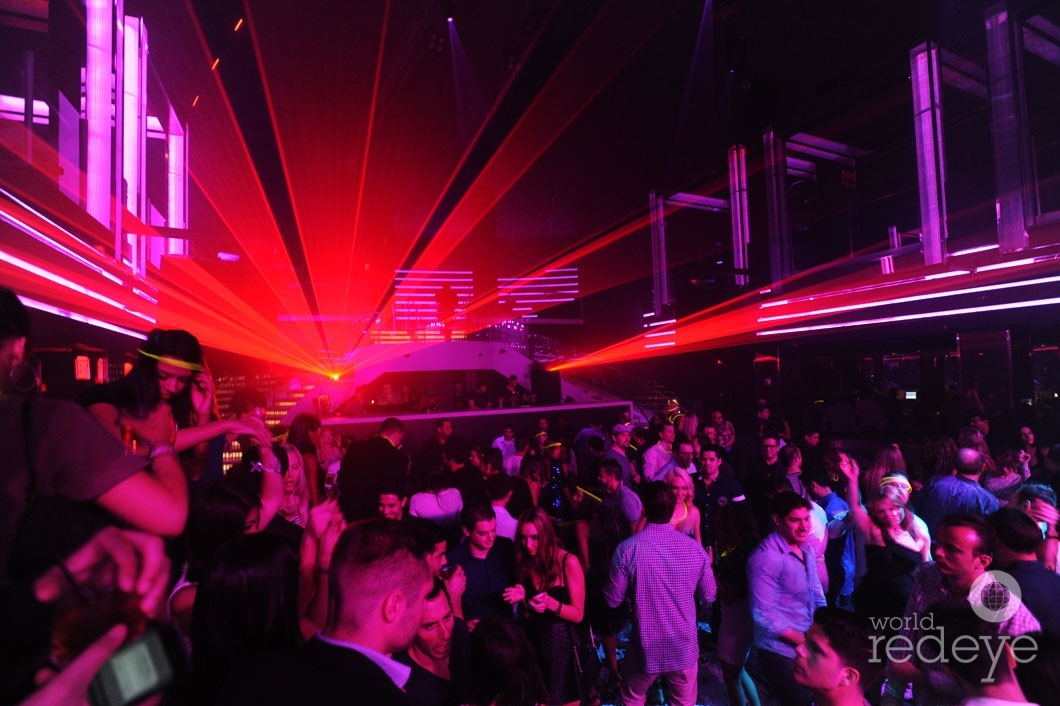 _13-Atmosphere-at-LIV-Nightclub-at-the-Fontainebleau-Miami-Beach-14