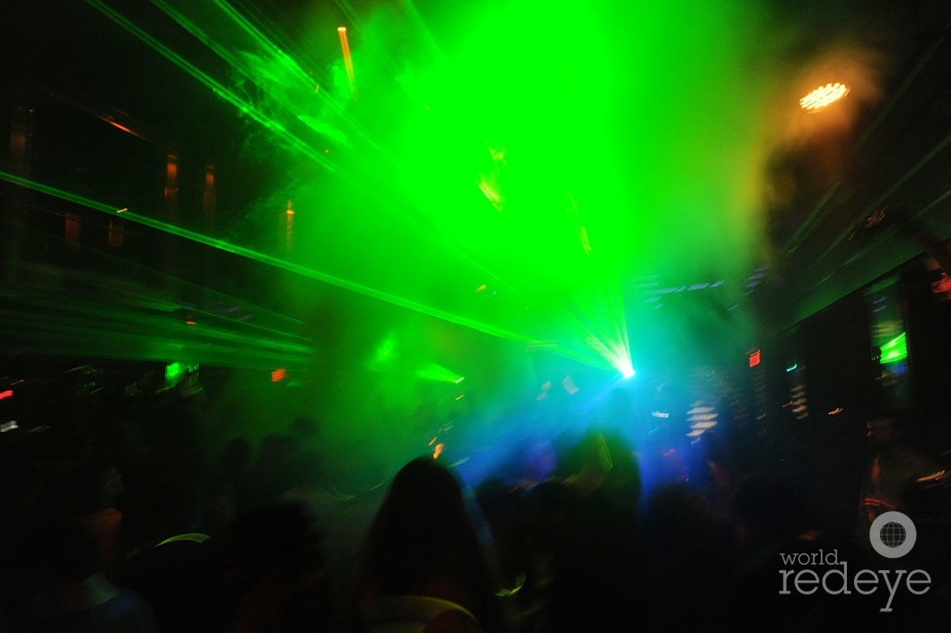 _15-Lights-at-LIV-Nightclub-at-the-Fontainebleau-Miami-Beach-1