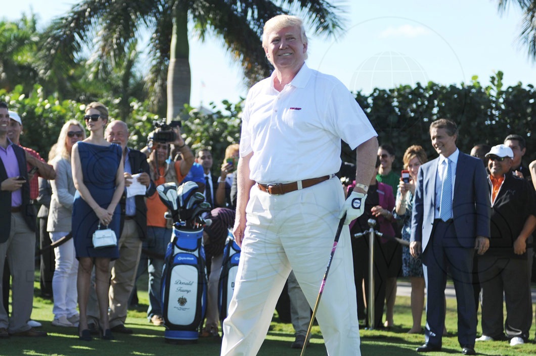 17-Donald-Trump-teeing-off9