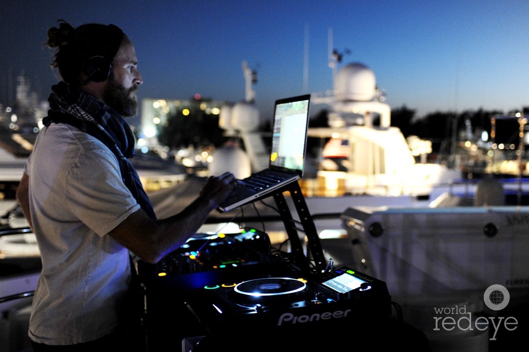 _4-Andre-Amadeus-DJing2