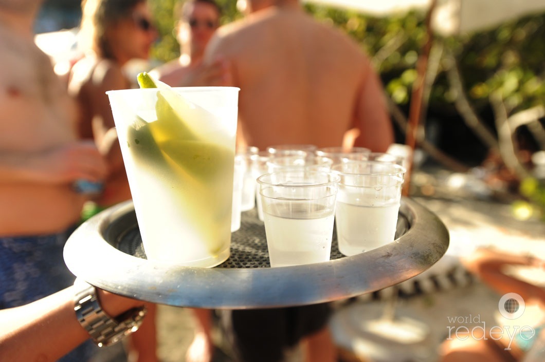 _9-Drinks-at-Hydebeach-at-The-SLS-Hotel