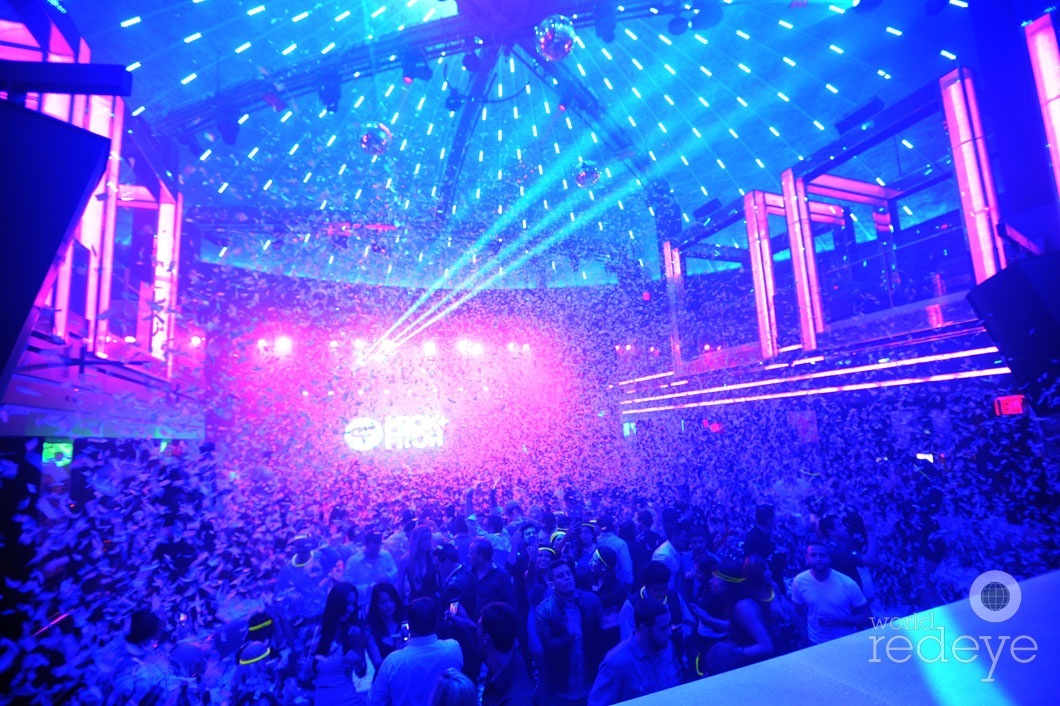 Atmosphere-at-LIV-Nightclub-at-the-Fontainebleau-Miami-Beach-13