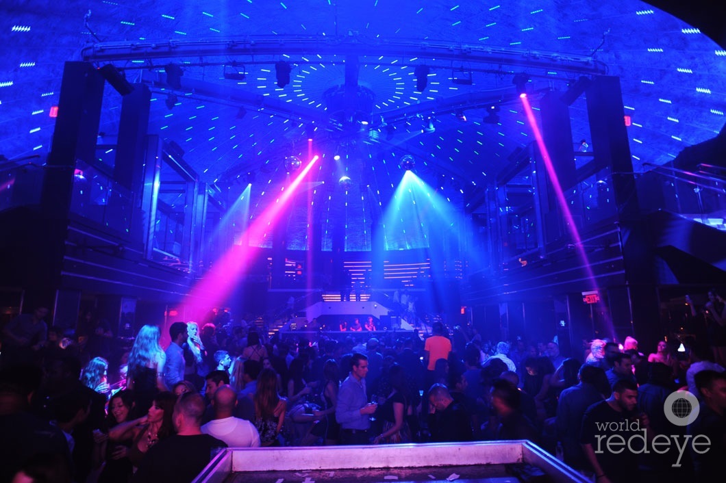 Atmosphere-at-LIV-Nightclub-at-the-Fontainebleau-Miami-Beach-4