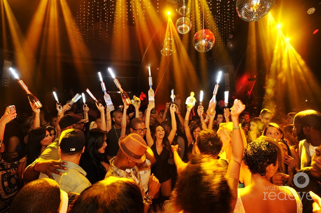 Bottle-Parade-at-Story-Nightclub