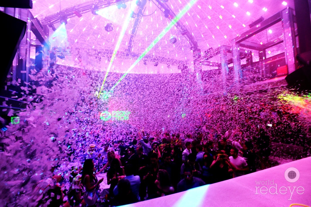 Confetti-Blast-at-LIV-Nightclub-at-the-Fontainebleau-Miami-Beach-4