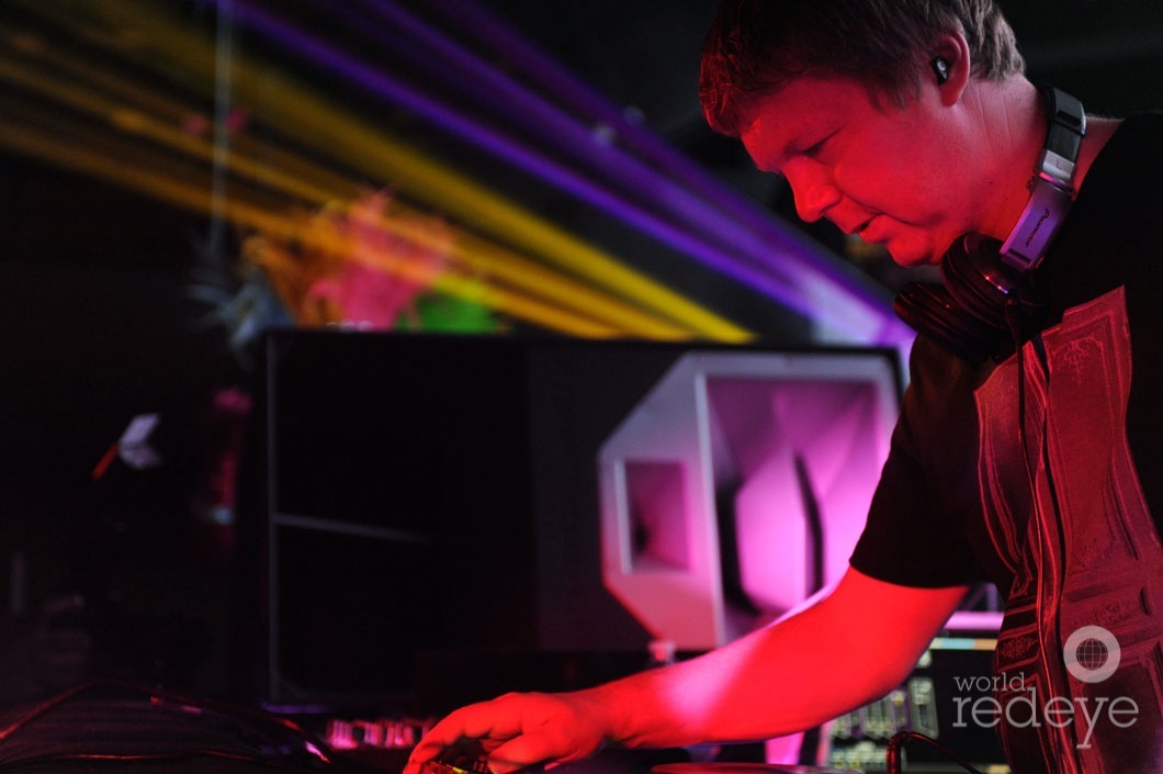 _1-John-Digweed-djing4