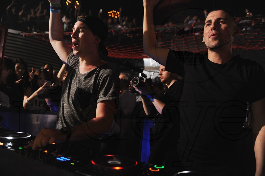 _14-Hardwell-&-Dimitri-Vegas-djing