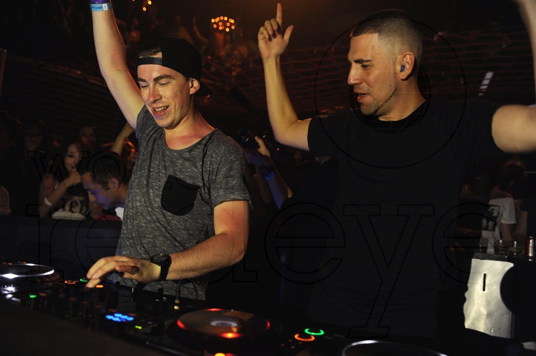 _15-Hardwell-&-Dimitri-Vegas-djing2