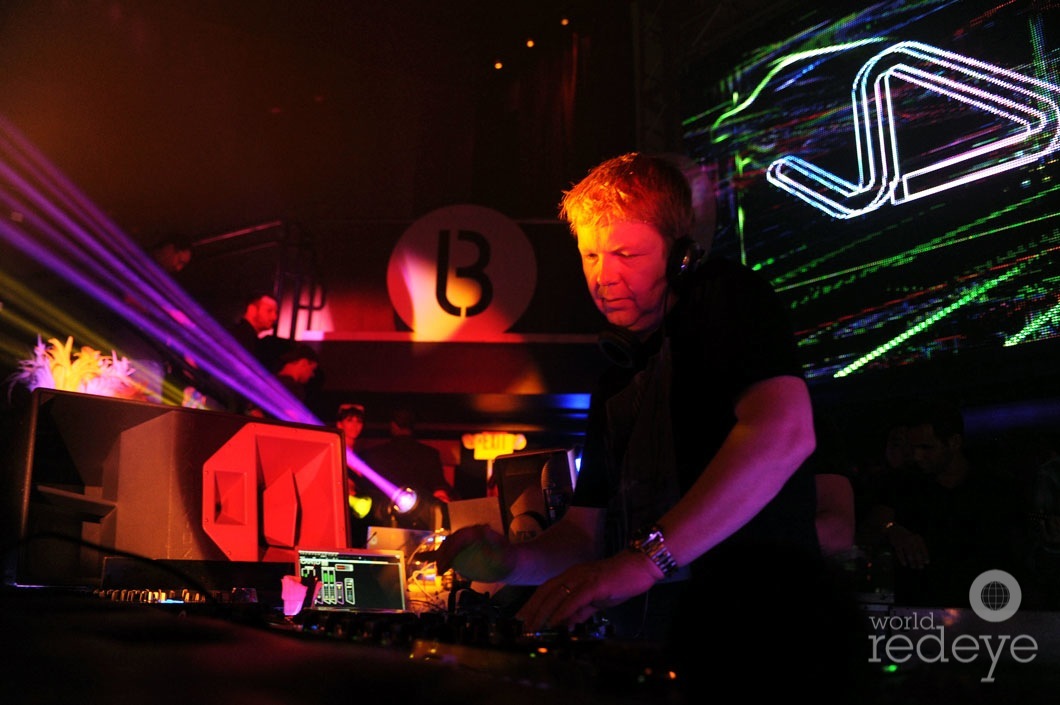 _3-John-Digweed-djing6