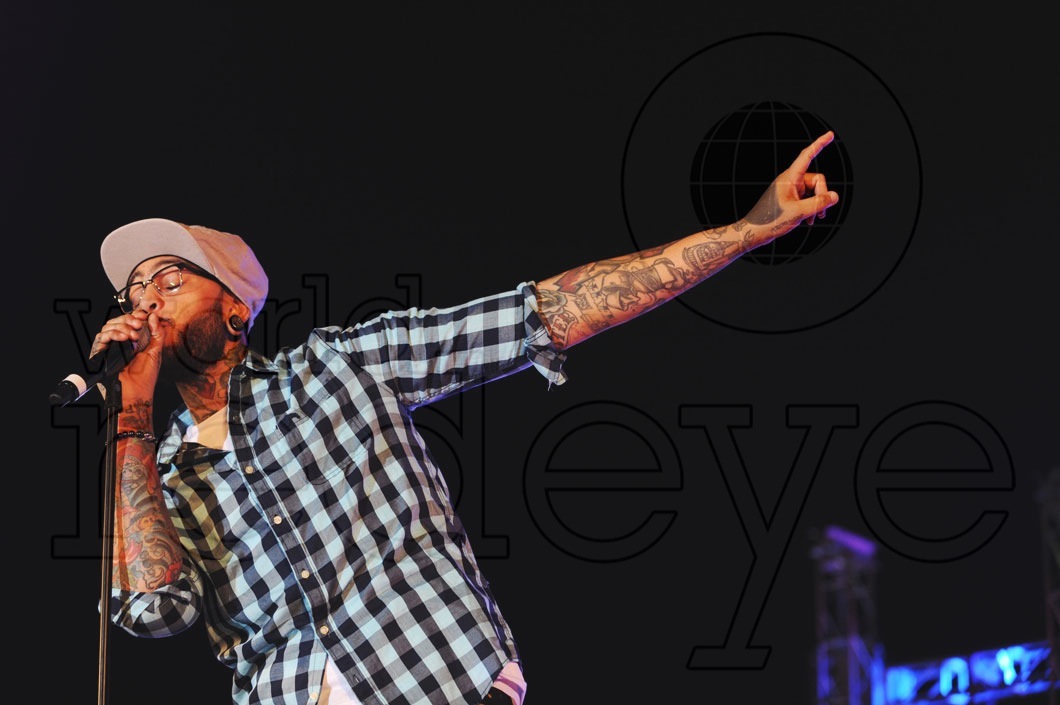 _3-Travie-McCoy---LIVE