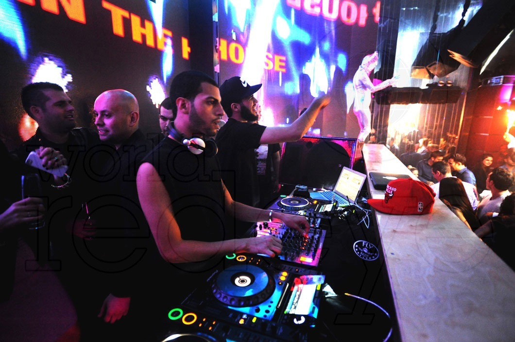 _4-The-Martinez-Brothers-djing4