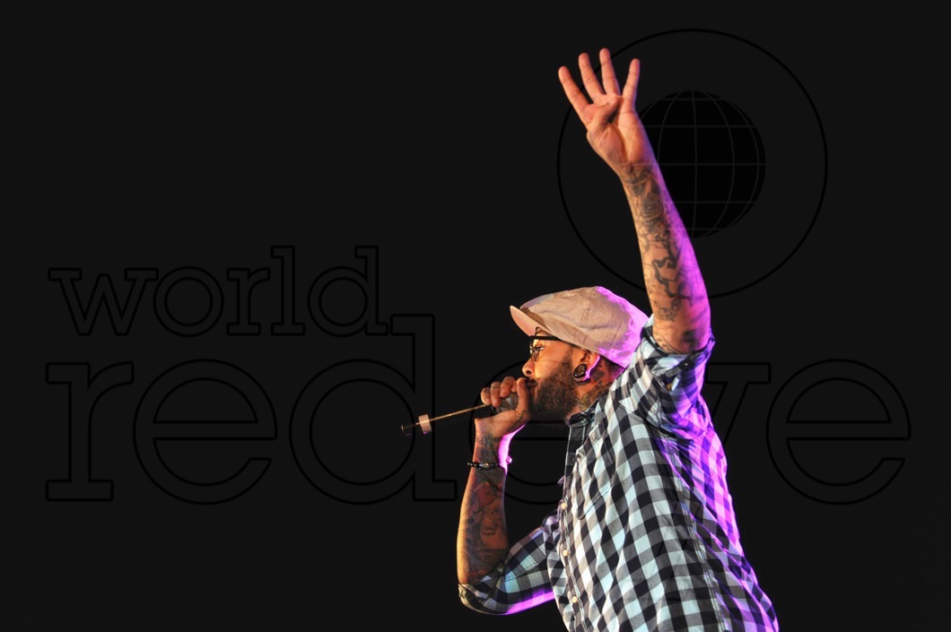 _4-Travie-McCoy---LIVE13