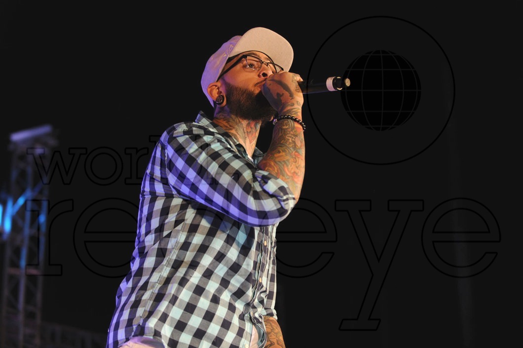 _5-Travie-McCoy---LIVE5