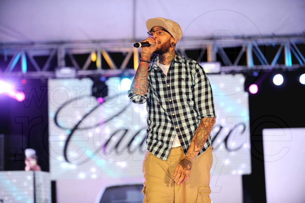 _5-Travie-McCoy---LIVE6