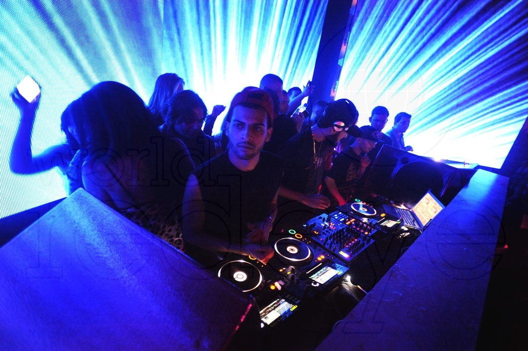 _7-The-Martinez-Brothers-djing8