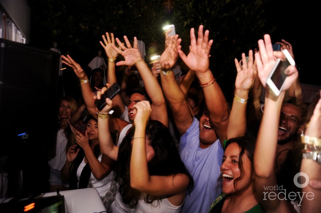 Crowd-at-Delano-Beach-Club-5