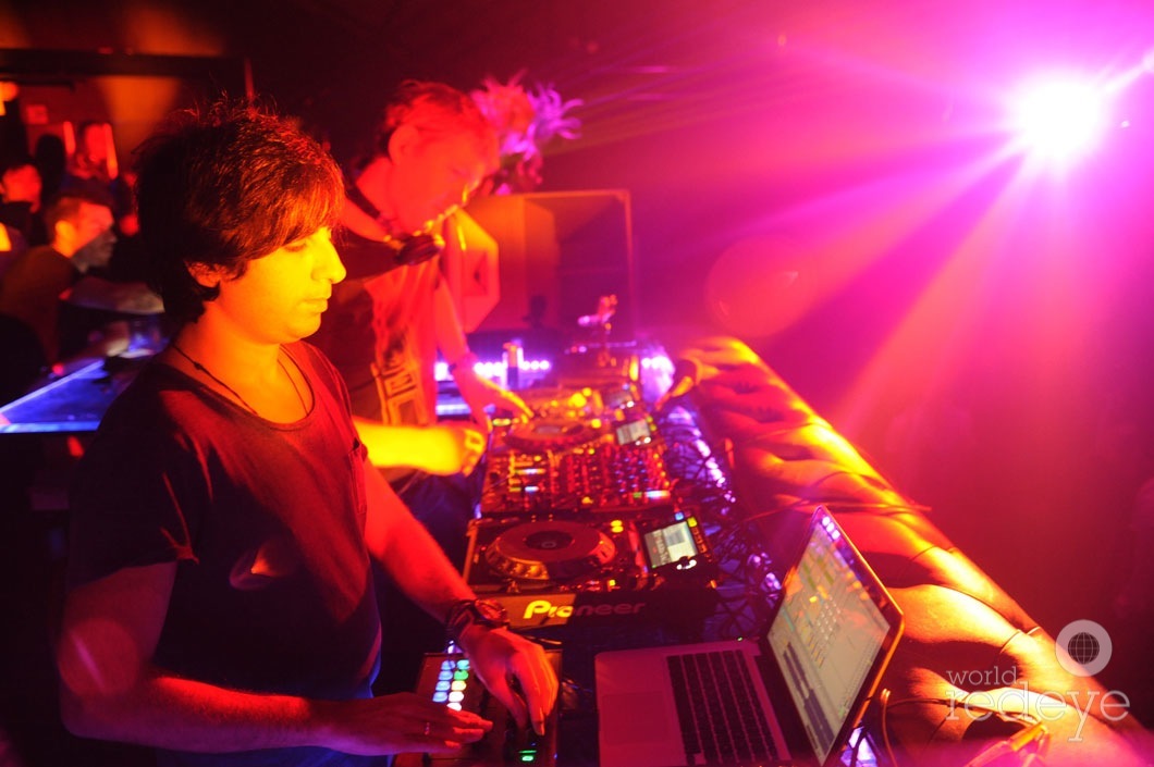 Guy-J-&-John-Digweed-djing6