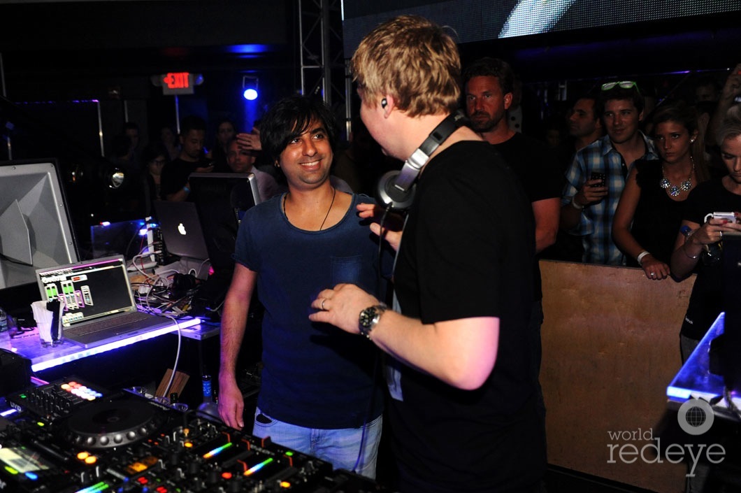 zGuy-J-&-John-Digweed-djing4