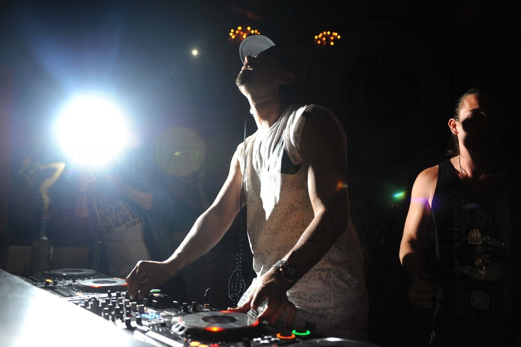 _1-Afrojack-djing13