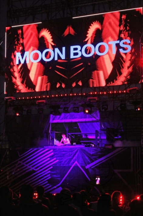 _141-IMG_7750---Moon-Boots