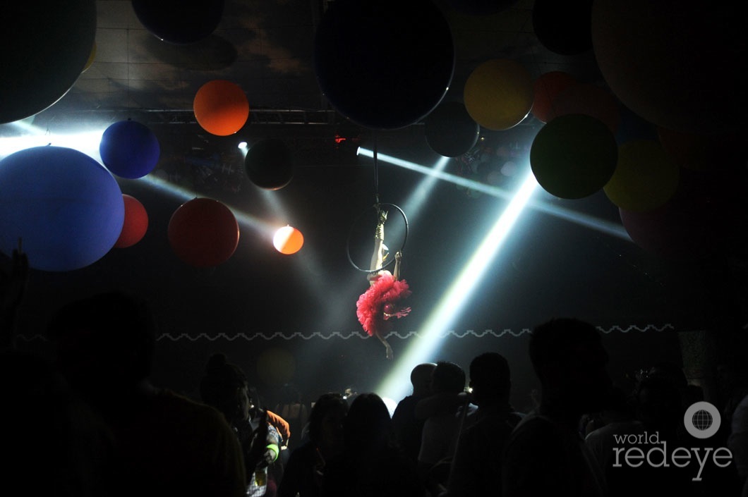 _2-Performers-at-Space-Nightclub-3