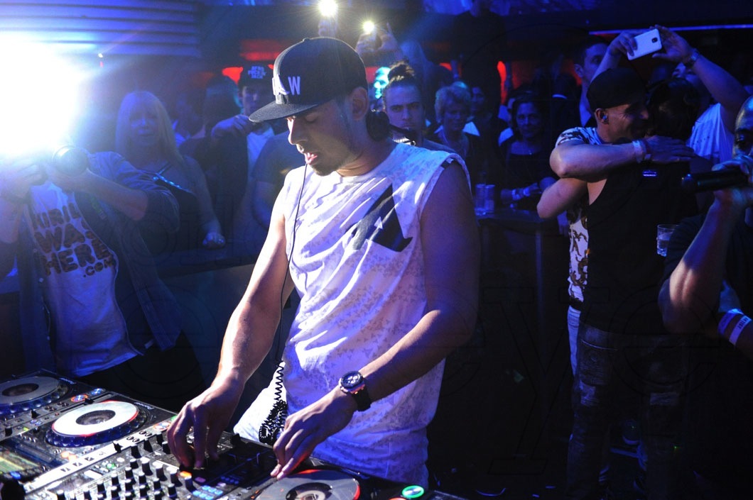 _25-Afrojack-djing17