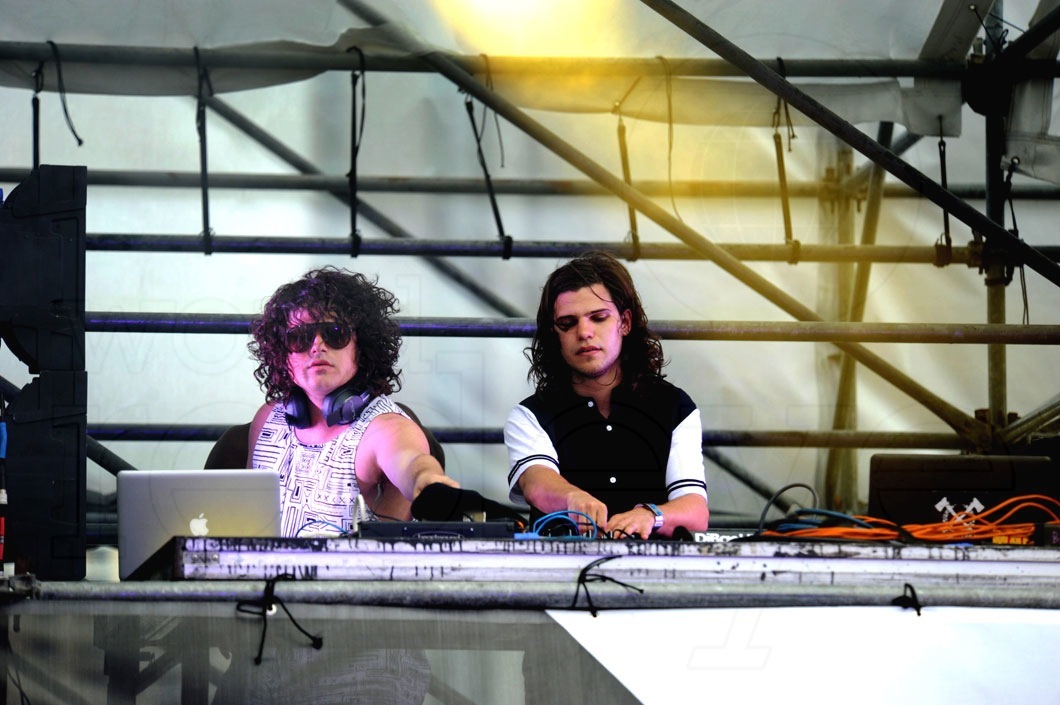 _32-DVBBS-djing5