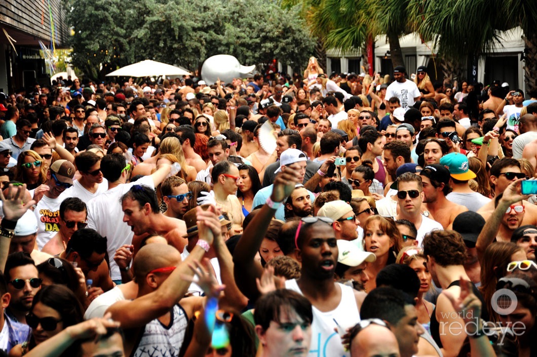 _33-Crowd-at-Hydebeach-at-The-SLS-Hotel---South-Beach-2