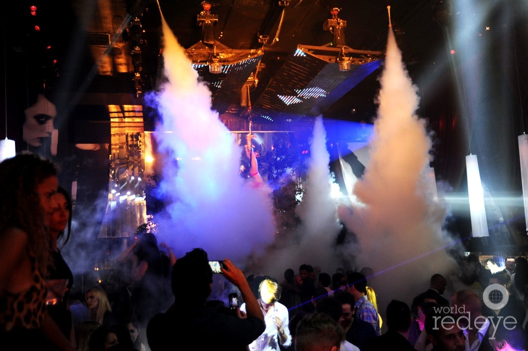 _4-Performance-and-C02-Blast-at-SET-Nightclub-7