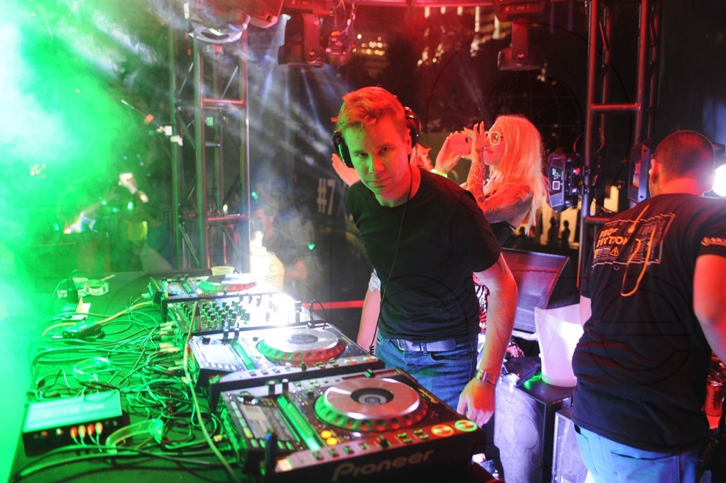 _49-Nate-Campbell-Djing