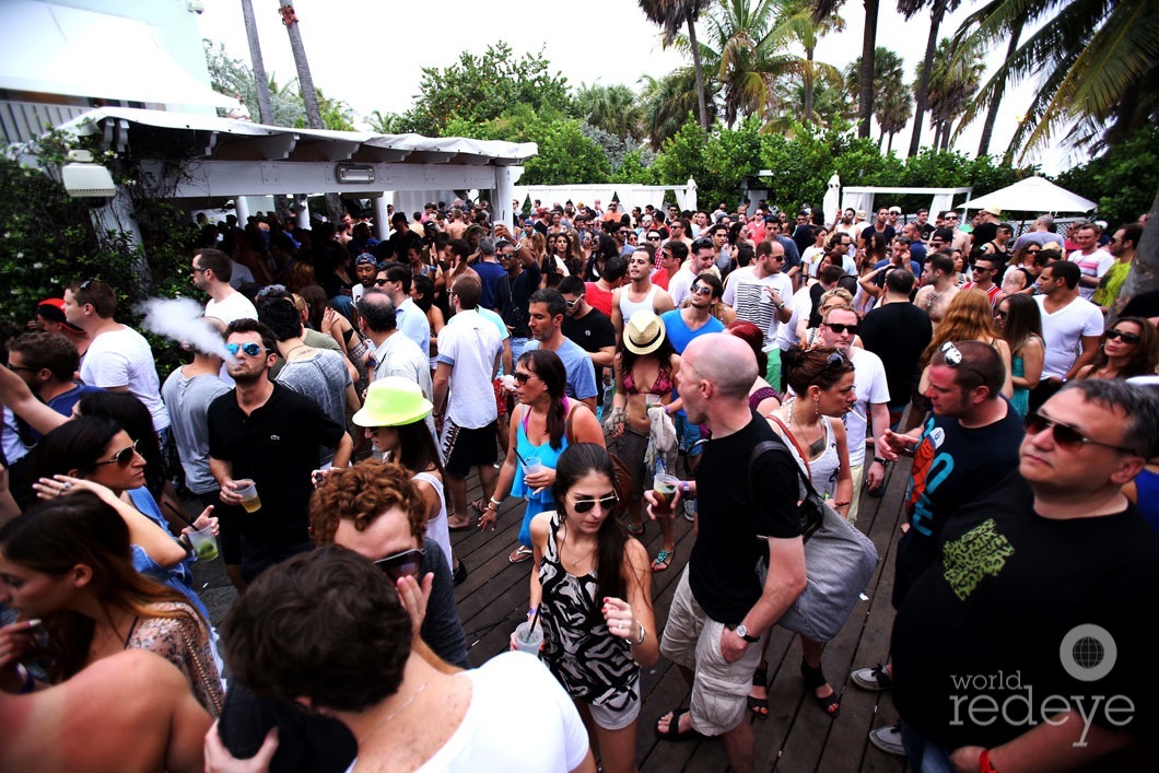 _6-Crowd-at-Delano-Beach-Club