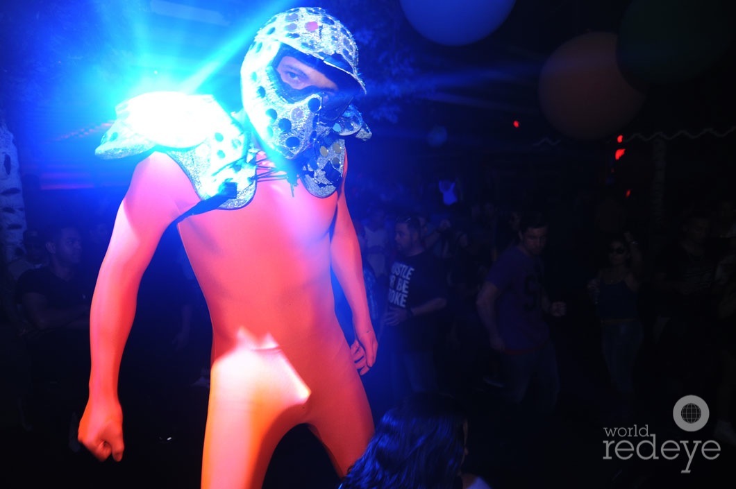 _6-Performers-at-Space-Nightclub-12