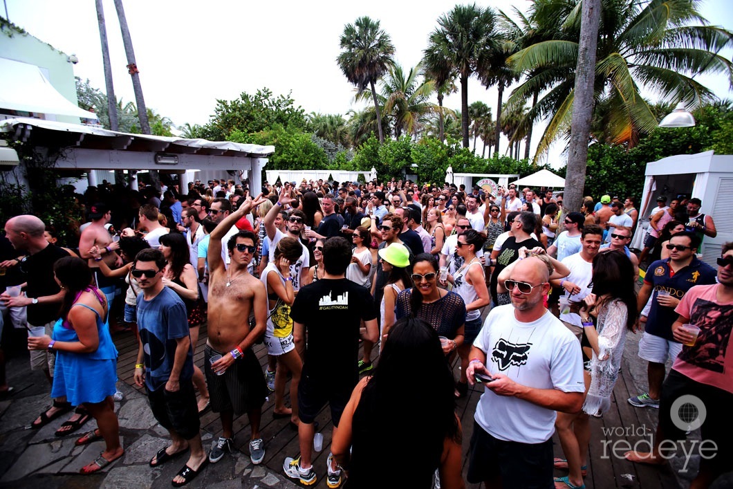 _7-Crowd-at-Delano-Beach-Club1