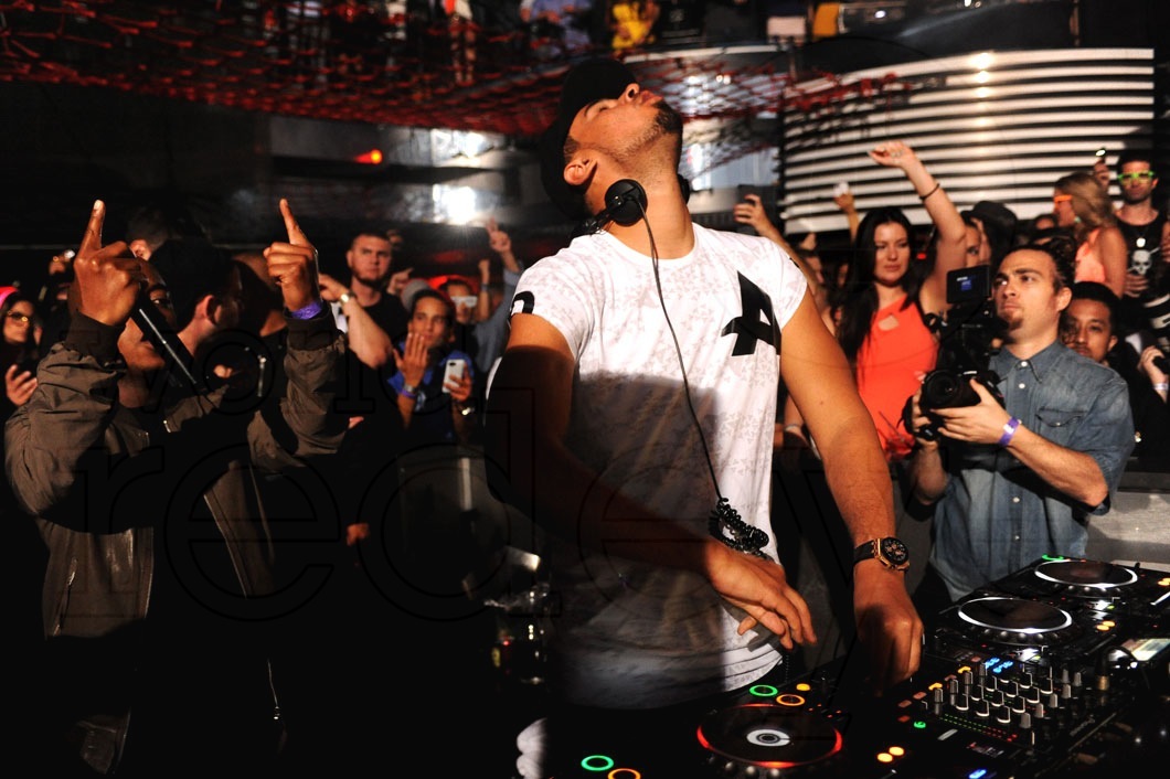 _8-Afrojack-djing6