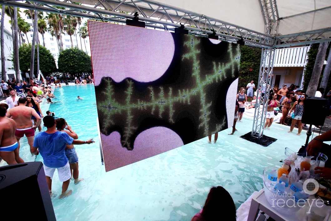 _9-Atmosphere-at-Delano-Beach-Club